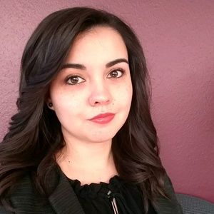 Meet your Posher, Elizabeth